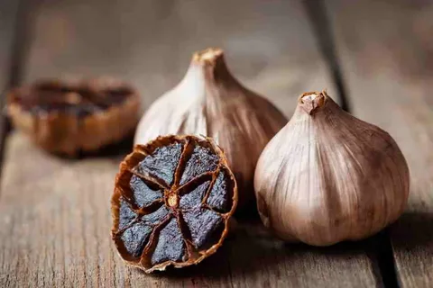 سیر سیاه ژاپن تازه و خوش‌ طعم با طعم ماندگار